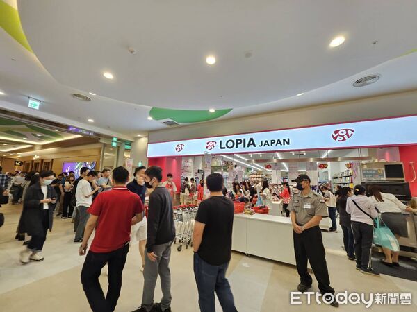 ▲台南三井Outlet二期試營運首日。（圖／網友提供）