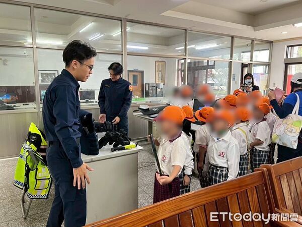▲馬蘭派出所開放學童參訪體驗。（圖／記者楊晨東翻攝）