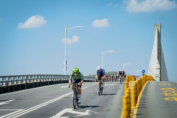 ▲2026環台賽高雄市站行經高雄市旗山橋。（圖／中華自由車協會提供）