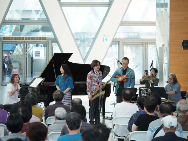 ▲▼阮丹青領軍的自然流動樂團。（圖／羅藝 x 阮丹青工作室提供）