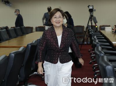 出國考察吃甜點、看電影挨轟 徐佳青曝原因