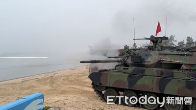 金門「太武操演」實彈火力全開　烈嶼重兵火網阻敵搶灘