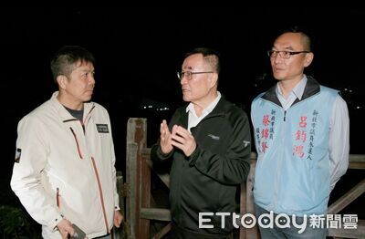 李四川深夜勘查夜宿八里　第一線解淡江大橋風切噪音問題