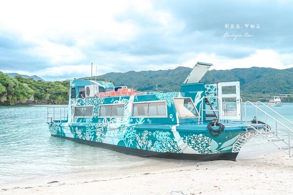 ▲▼川平灣玻璃船。（圖／部落客周花花授權提供）