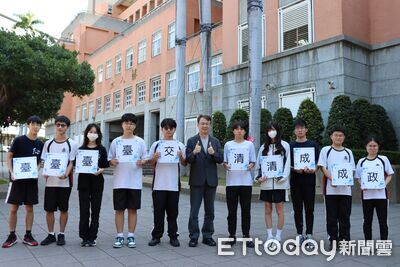 清晨幫爸媽賣魚！儀隊帥氣刀官繁星錄取成大電機　超狂作息曝