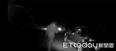 看夜景誤信導航陷沙灘慘刁車　太麻里警聯手拖吊助脫困