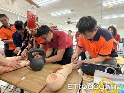 搶命分秒必爭！南消二大強化IV訓練　攜手新樓醫院提升救護戰力