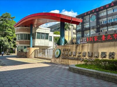 內湖高工女老師爆不倫！　「蹺班激戰」大10歲人夫同事