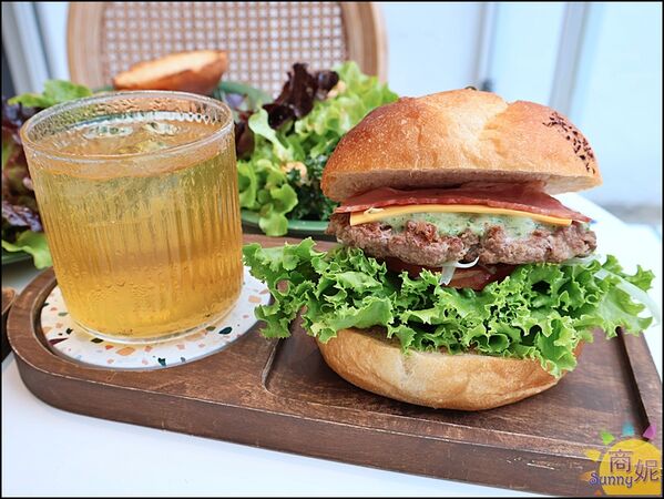 ▲▼L&rsquo;espace老陳小圓法漢堡專賣店。（圖／部落客商妮吃喝遊樂授權提供）