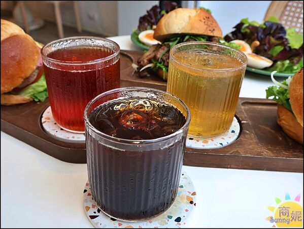 ▲▼L&rsquo;espace老陳小圓法漢堡專賣店。（圖／部落客商妮吃喝遊樂授權提供）