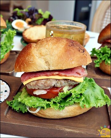 ▲▼L&rsquo;espace老陳小圓法漢堡專賣店。（圖／部落客商妮吃喝遊樂授權提供）