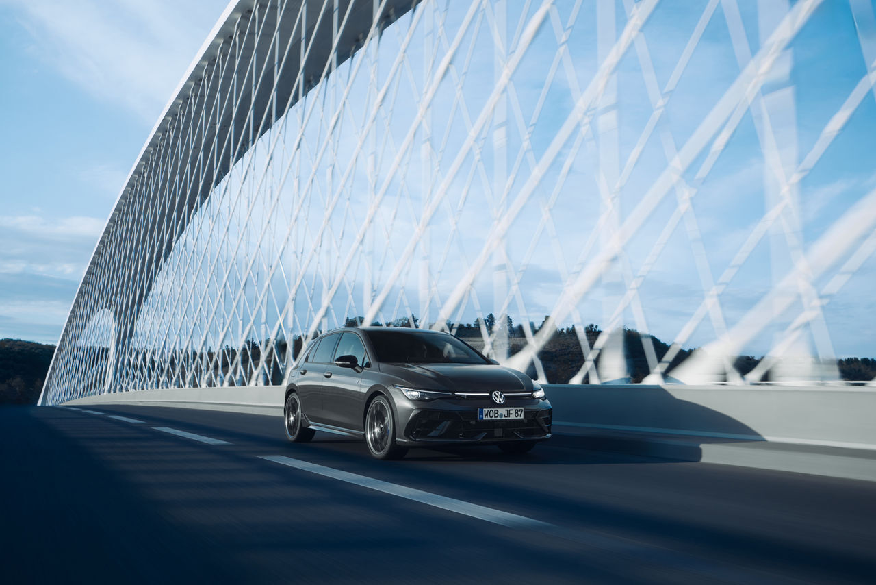 ▲Golf R再推全新特仕車！夜幕疾行版上市開賣。（圖／翻攝自福斯）