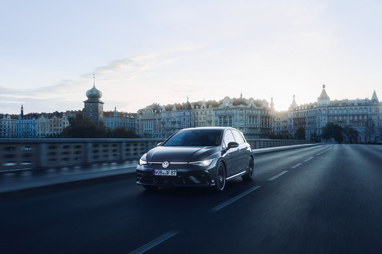 ▲Golf R再推全新特仕車！夜幕疾行版上市開賣。（圖／翻攝自福斯）