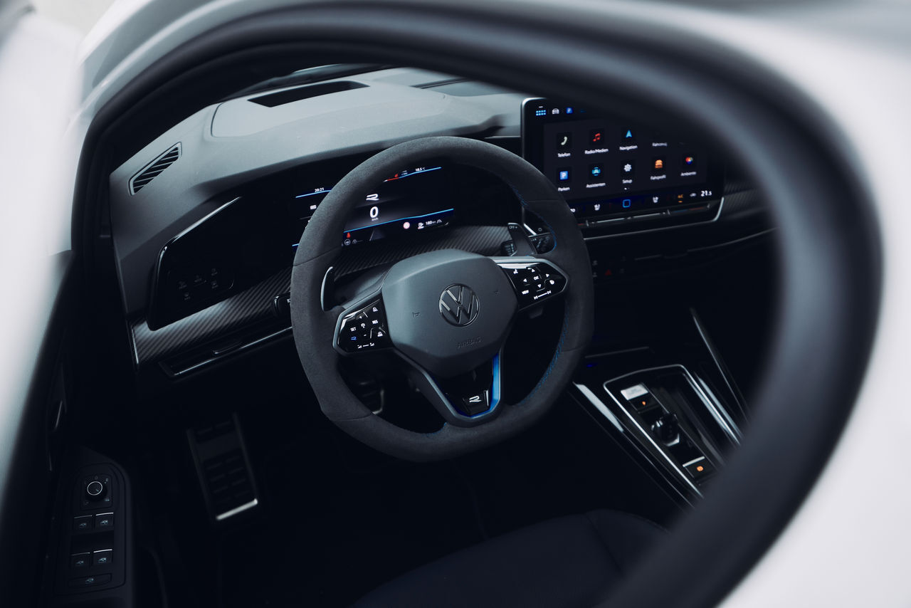 ▲Golf R再推全新特仕車！夜幕疾行版上市開賣。（圖／翻攝自福斯）