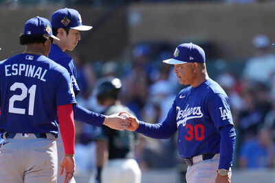 艾斯皮納爾獲道奇大聯盟合約　羅伯斯讚值得信賴