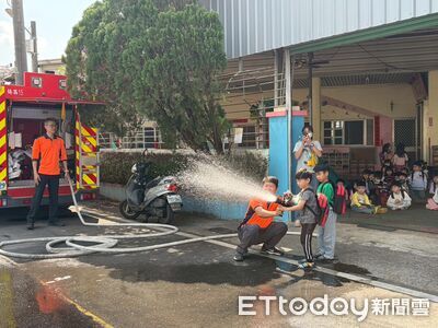 台南楠西消防前進幼兒園　小朋友變身防火小尖兵把安全帶回家