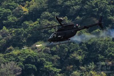 陸航602旅空射海神火箭彈　精準擊中目標區同心圓標靶
