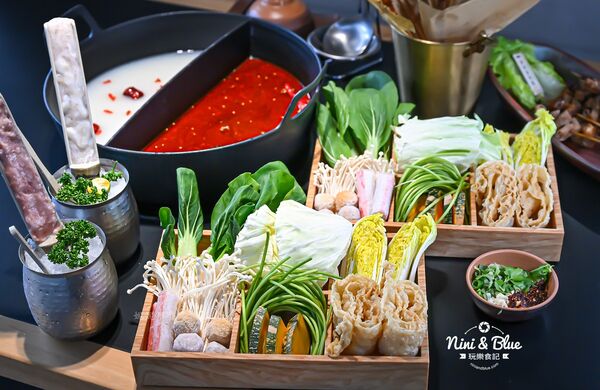 ▲▼冒香香旗艦店PLUS冒菜火鍋。（圖／部落客NINI AND BLUE 玩樂食記授權提供）