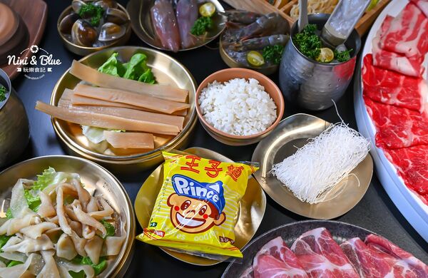 ▲▼冒香香旗艦店PLUS冒菜火鍋。（圖／部落客NINI AND BLUE 玩樂食記授權提供）