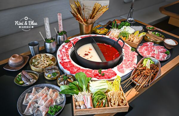 ▲▼冒香香旗艦店PLUS冒菜火鍋。（圖／部落客NINI AND BLUE 玩樂食記授權提供）