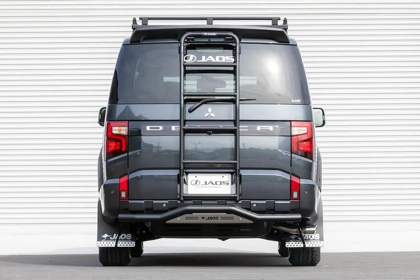 ▲三菱5代得利卡Delica D:5再度展現多種風格！全新硬派越野套件上身。（圖／翻攝自《JAOS》）