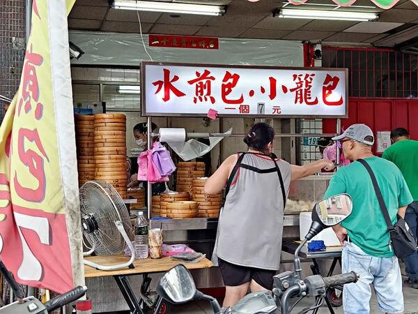 ▲▼集美煎包.小籠包。（圖／部落客Darren蘋果樹旅遊玩樂誌授權提供）