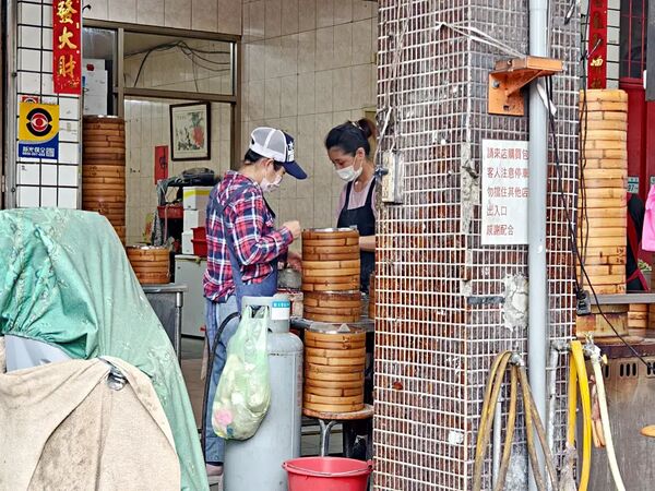 ▲▼集美煎包.小籠包。（圖／部落客Darren蘋果樹旅遊玩樂誌授權提供）