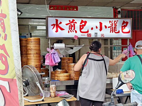 ▲▼集美煎包.小籠包。（圖／部落客Darren蘋果樹旅遊玩樂誌授權提供）