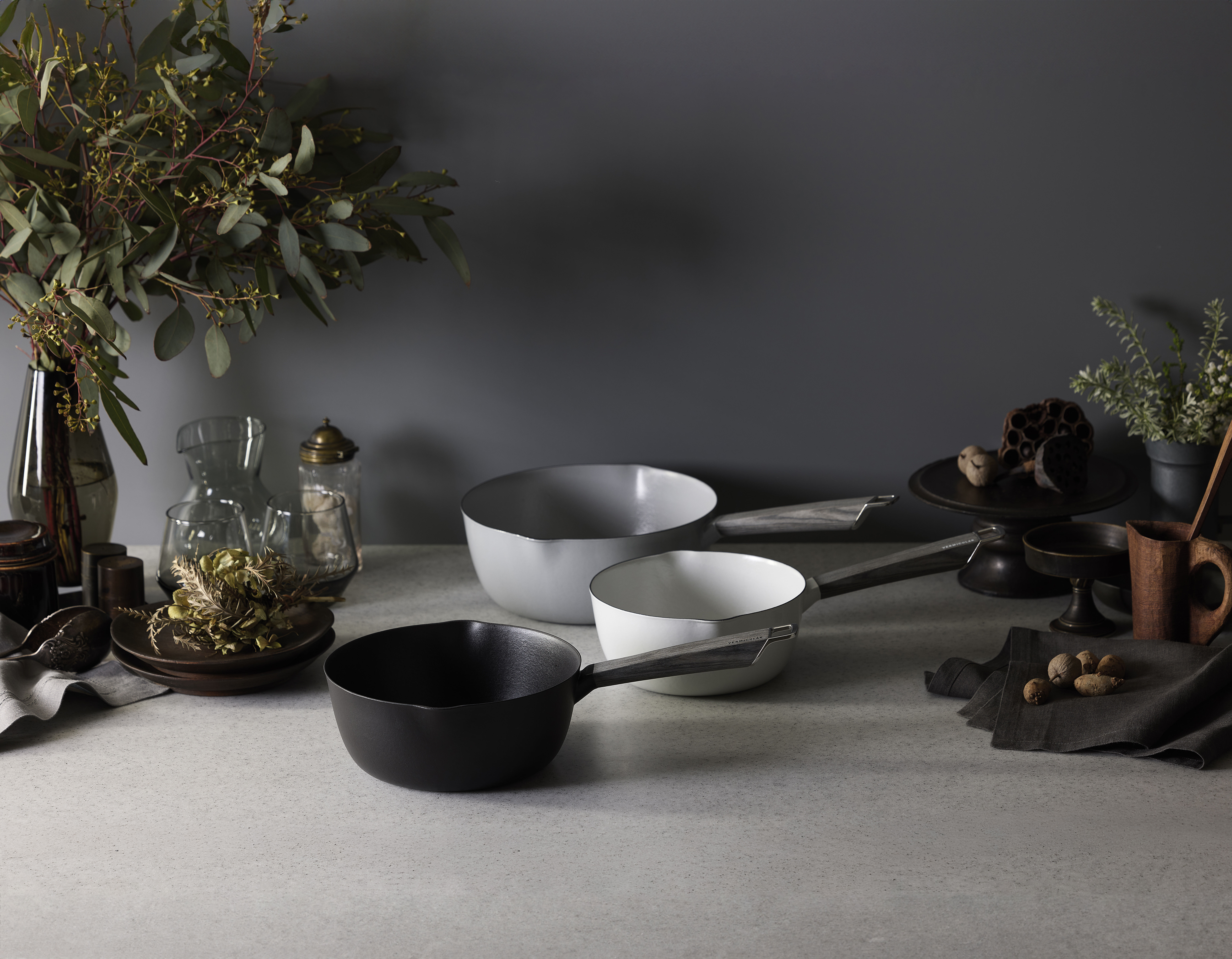 ▲VERMICULAR在台發表全新的「琺瑯鑄鐵雪平鍋」。（圖／品牌提供）