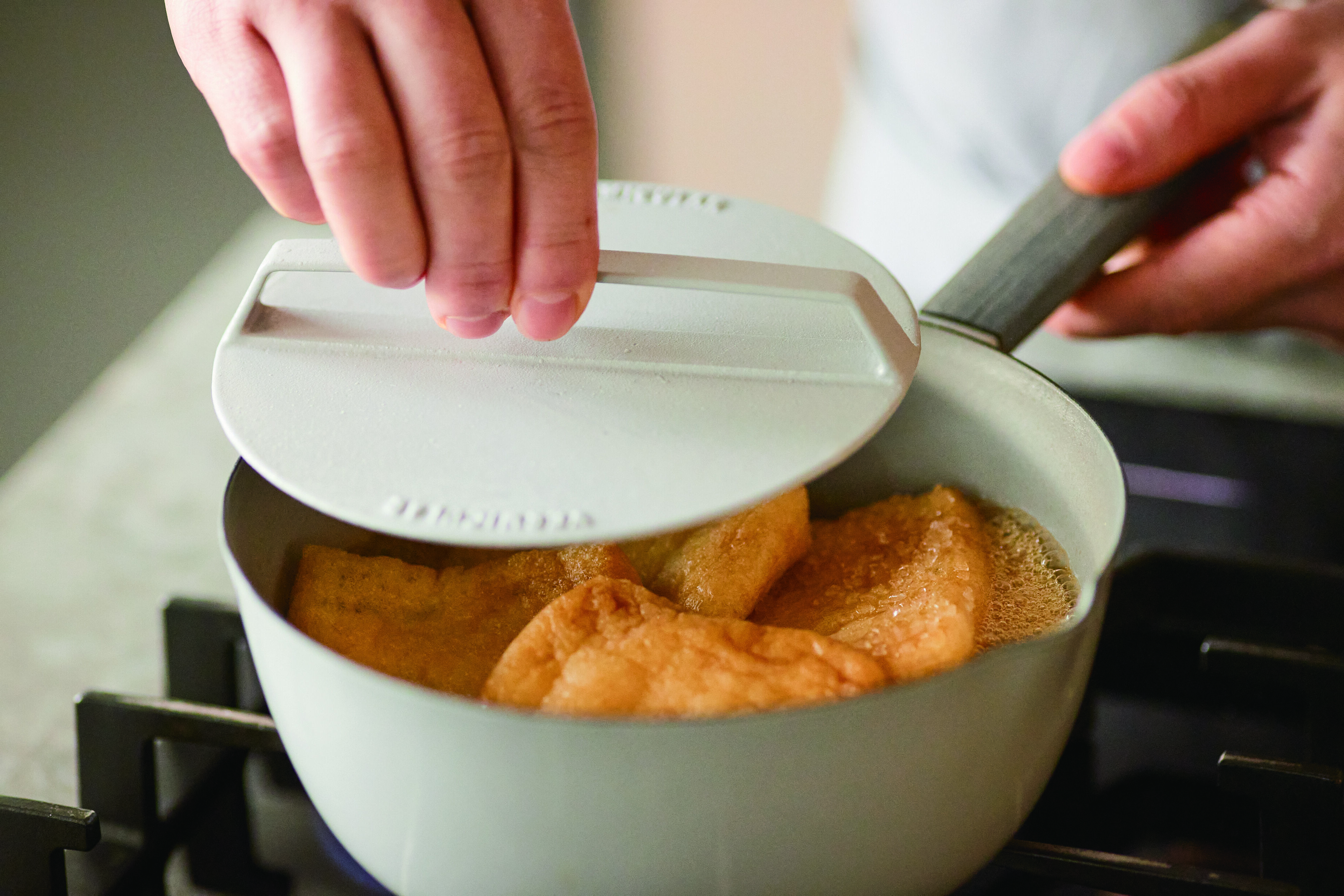 ▲VERMICULAR在台發表全新的「琺瑯鑄鐵雪平鍋」。（圖／品牌提供）