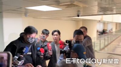 北檢搜索近4小時！李傅中武疑涉詐助理費　戴口罩不發一語離場