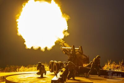 155加農砲要域火殲　無人機先期偵蒐亮相雲台操演