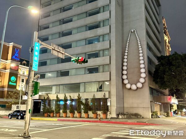 ▲敦化北路S Hotel一月時仍漆黑一片。（圖／記者彭懷玉攝）