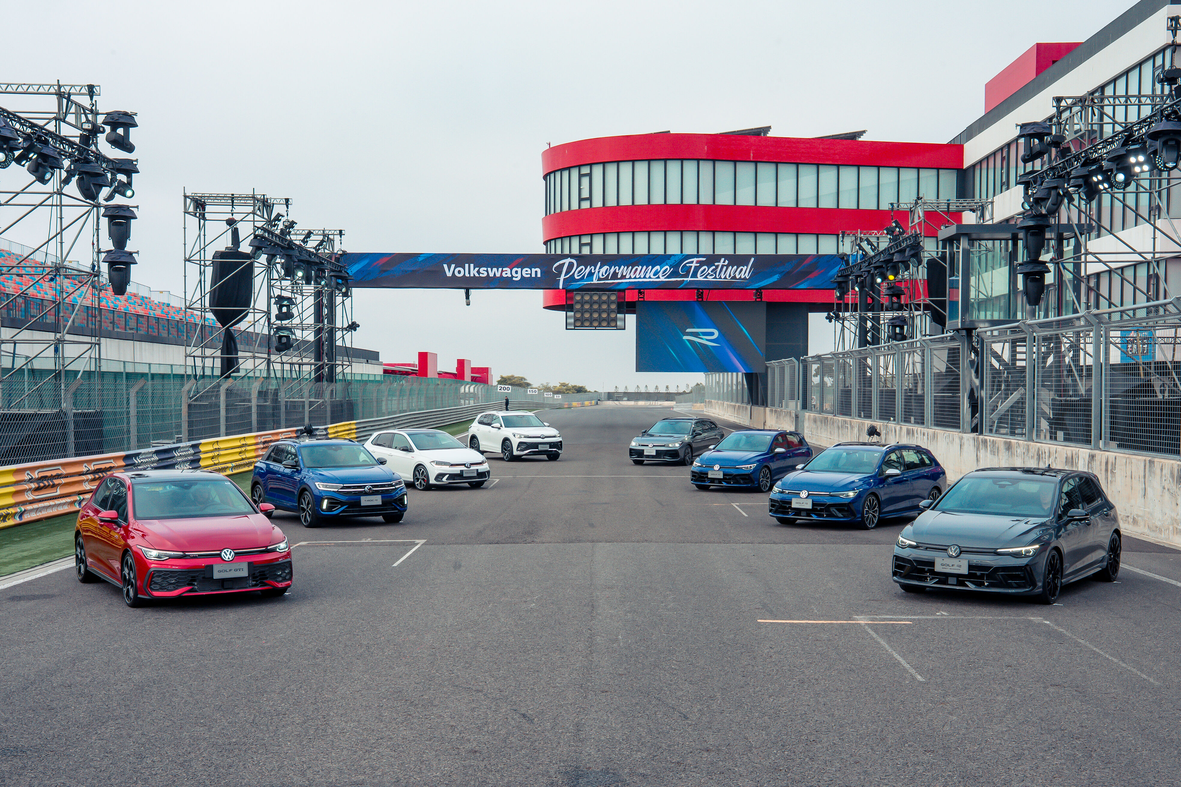 ▲福斯性能軍團麗寶賽車場開跑！高人氣車款全員到齊。（圖／翻攝自福斯、記者徐煜展攝）