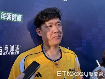 王威晨睽違10年再守一壘就是帥 許基宏笑喊:高挑纖細拉高平均值