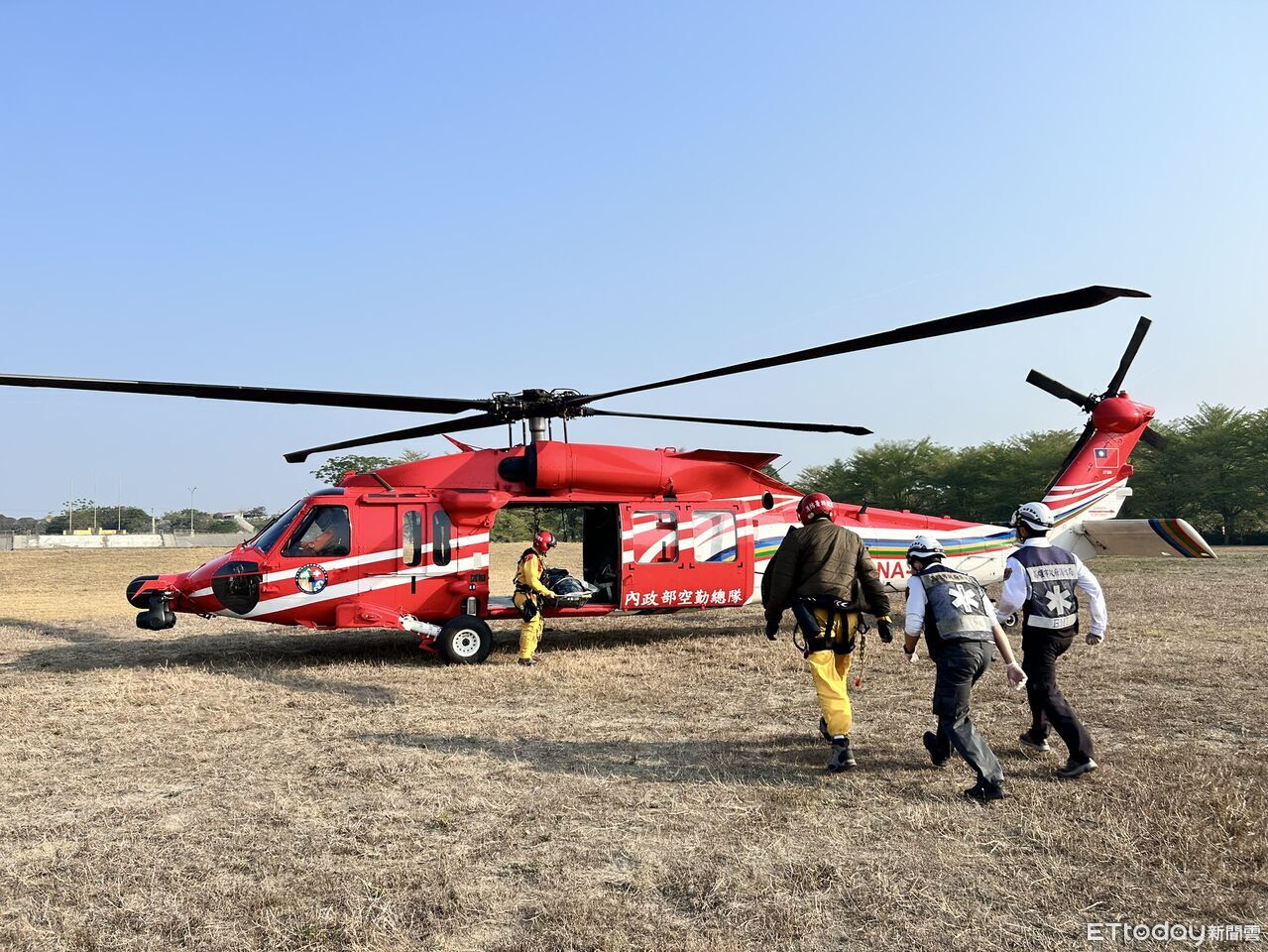 快訊/男攀南橫關山攻頂後突倒地 心碎妻救不回伴夫屍一夜