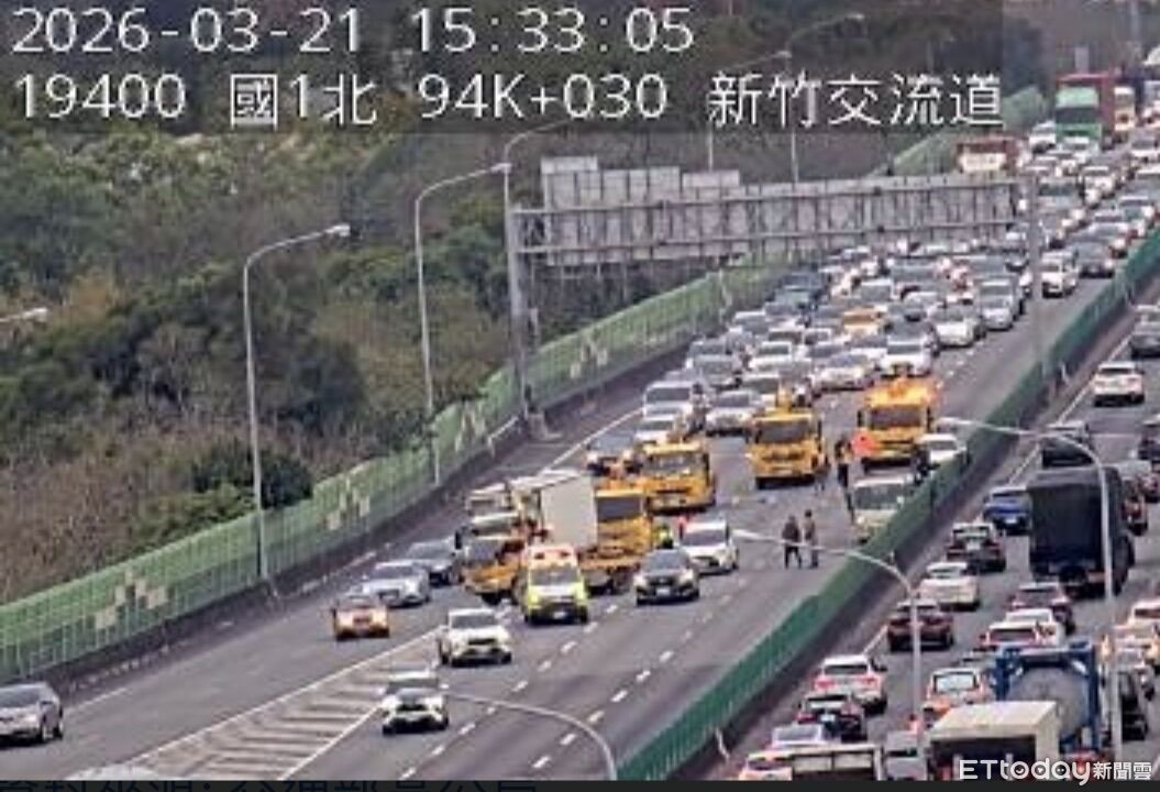 快訊/國1南向93.3K新竹段5車追撞 後方回堵5公里