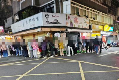 搶買黃金銀樓門口擠爆！北市「這一家」生意好到驚人　眾人曝原因