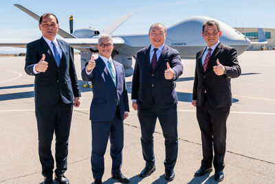 軍購首2架MQ-9B「死神」無人機交機　副防長徐斯儉赴美親迎接