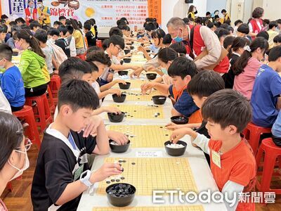 台南體育盃全國圍棋賽登場　逾千名棋手新光三越中山店對弈