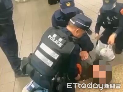 旅客看傻！醉男台北車站暴怒咆哮　捷運警衝上前制伏
