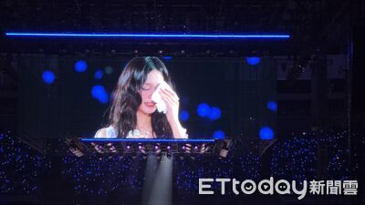 直擊／子瑜掩面痛哭：帶TWICE來台北是我夢想　大巨蛋台下全啜泣