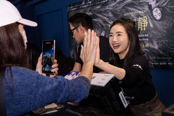 ▲《深度安靜》導演沈可尚（左起）、張孝全、林依晨、監製瞿友寧，現身影城一日店長活動。（圖／風起娛樂提供）