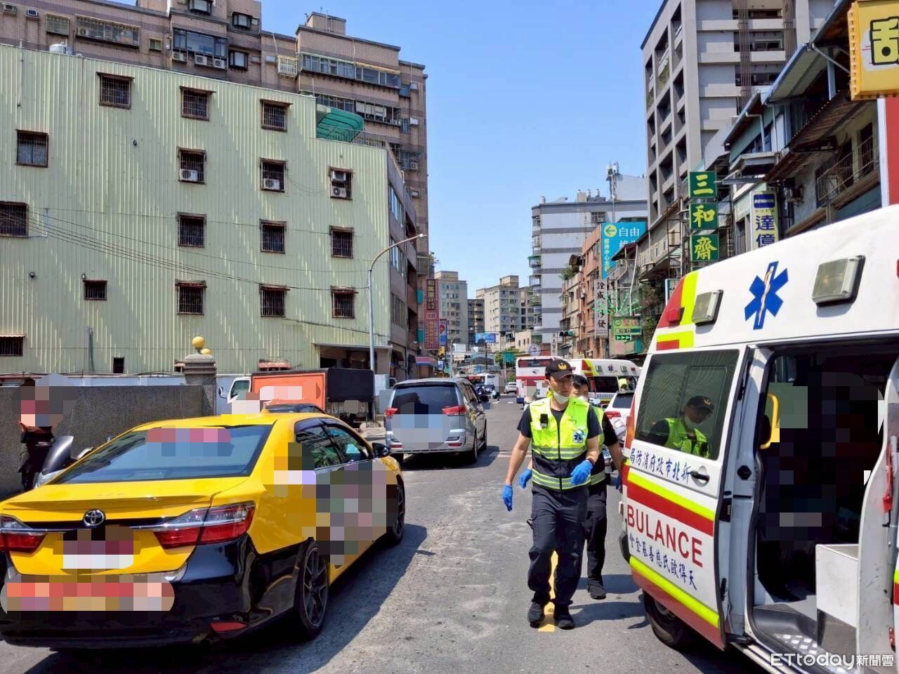 快訊/三重汽機車相撞 一家「四貼」全送醫!5歲男童骨折