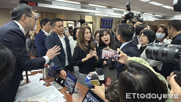 [新聞] 快訊／藍委讓李貞秀坐上主席台「代理召委 - 八卦 - PTT.BEST 批踢踢爆文 3