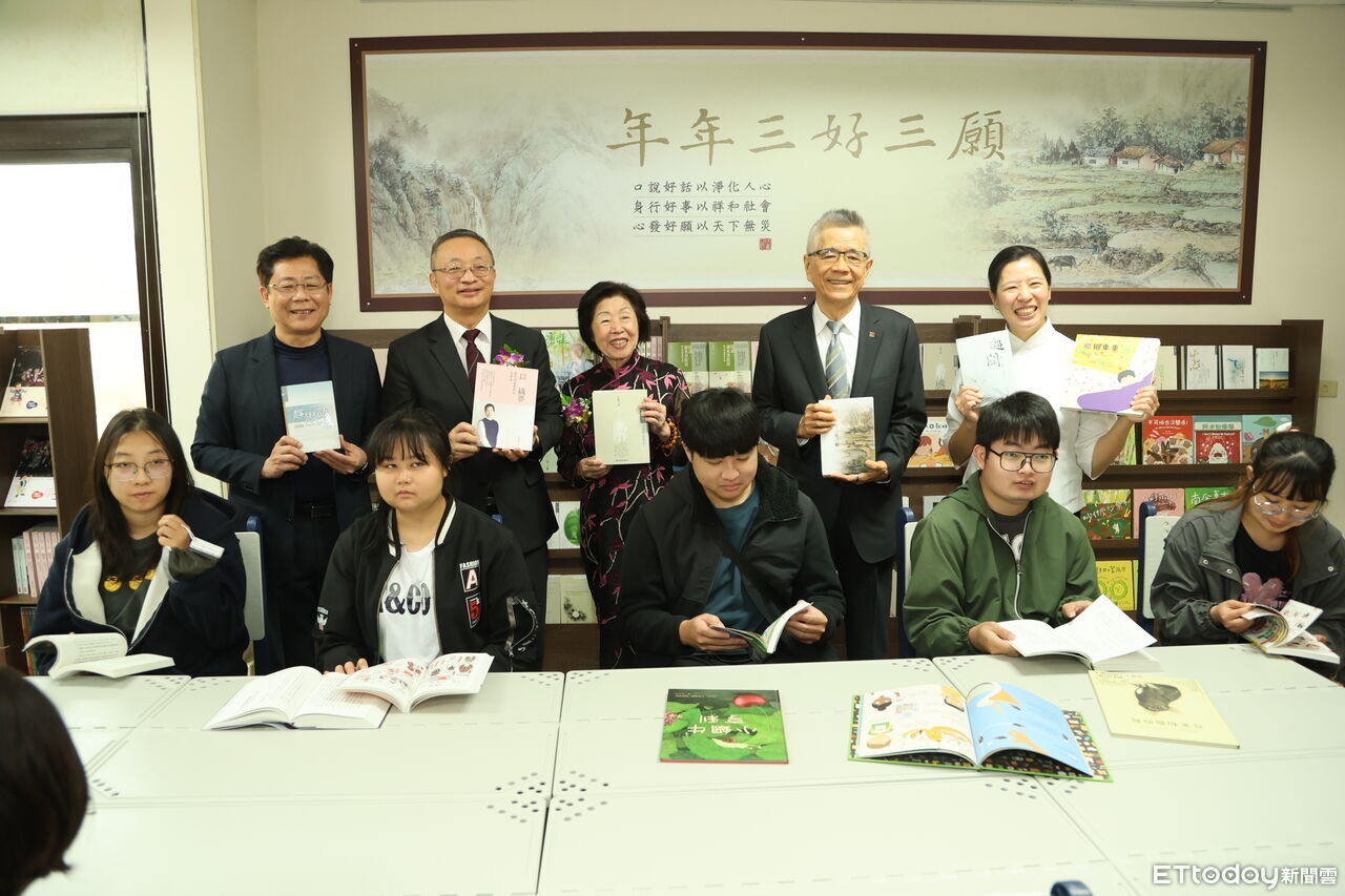 吳鳳科大首創西部靜思閱讀書軒 啟動校園人文新地標
