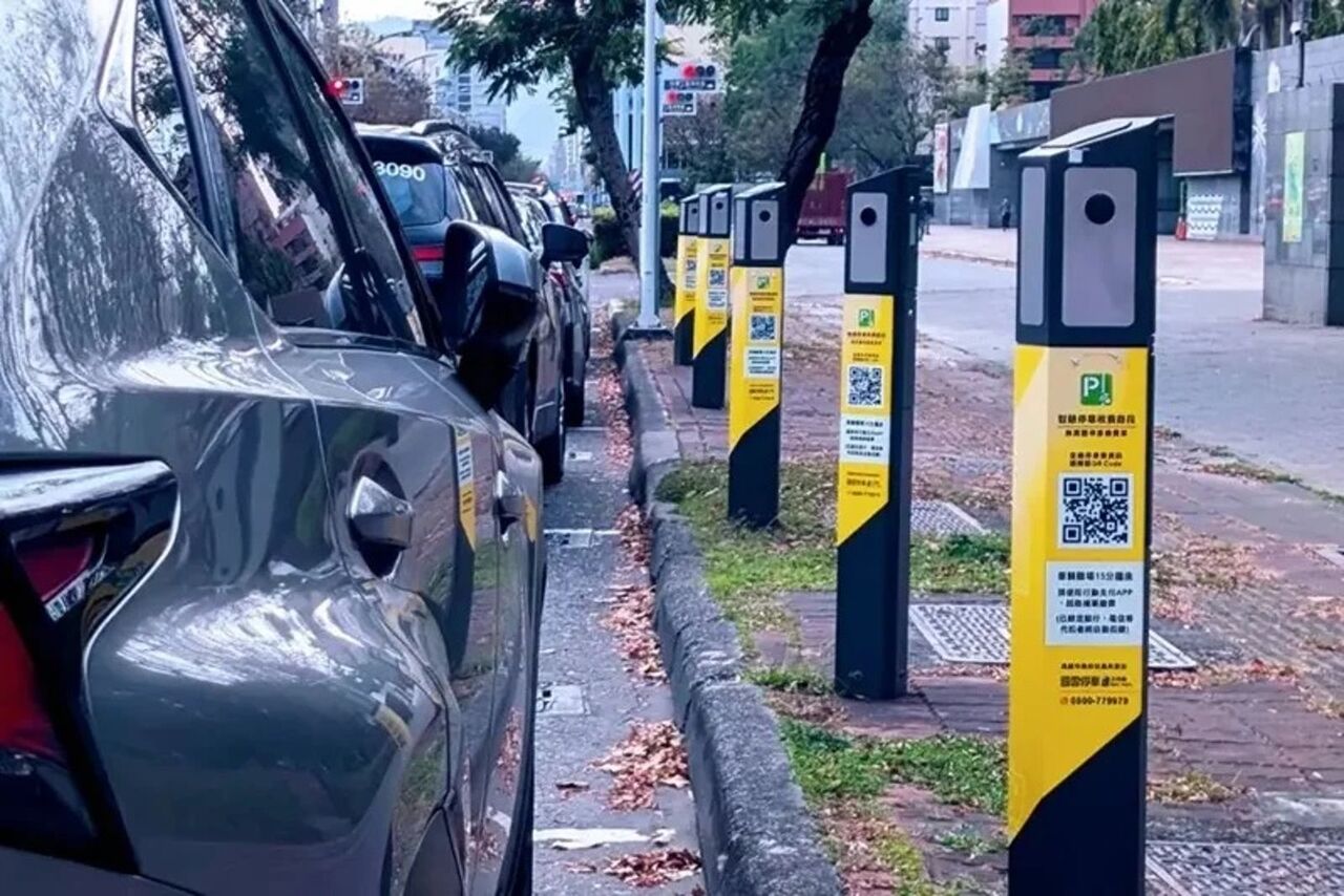 路邊停車打雙黃燈錯了!專家曝「正確做法」 違規收3600元罰單