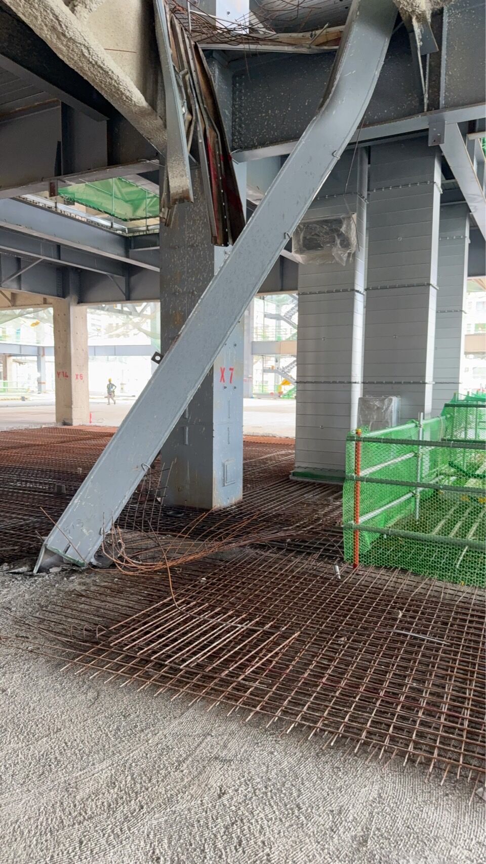 ▲▼高雄富邦漢神工地噴鋼筋1人遭砸亡　藍議員轟：市府工安螺絲鬆動。（圖／記者賴文萱翻攝）