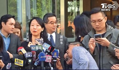 金溥聰率隊闖「馬辦」爆衝突　王光慈被拉扯尖叫