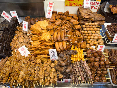 士林夜市滷味攤評價2星卻天天排爆！